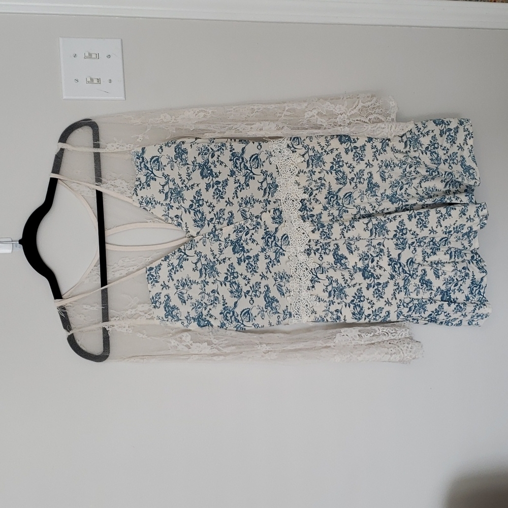 Medium Soieblu Romper cream lace sleeves